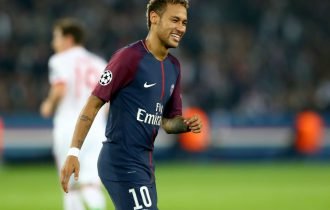 Aos 25 anos, Neymar chega à marca "devastadora" e deixa Messi e CR7 para trás; veja os números