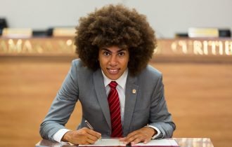 Câmara acata pedidos de cassação de vereador envolvido em protesto em igreja de Curitiba